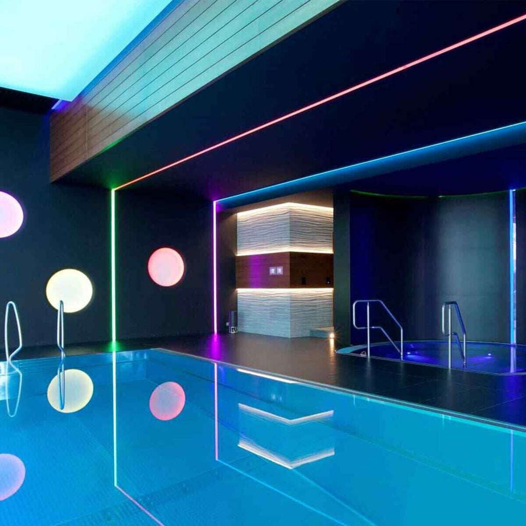 STRISCIA a LED SMD 5050 RGB IP65 5 METRI BOBINA CON ALIMENTATORE E TELECOMANDO